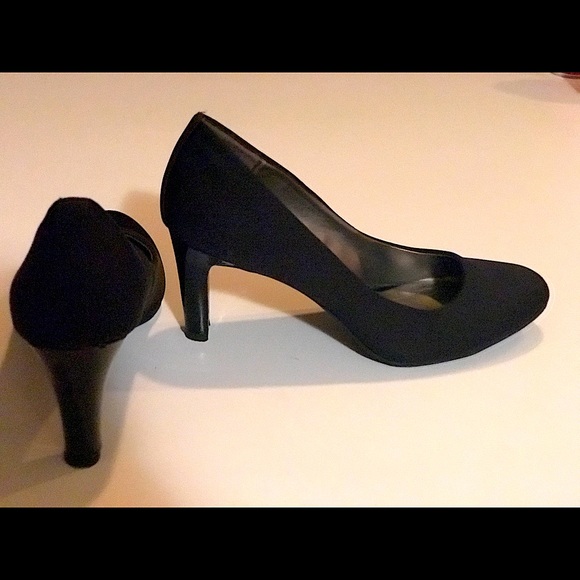 Bandolino black pumps - size 8.5 M - Picture 2 of 4